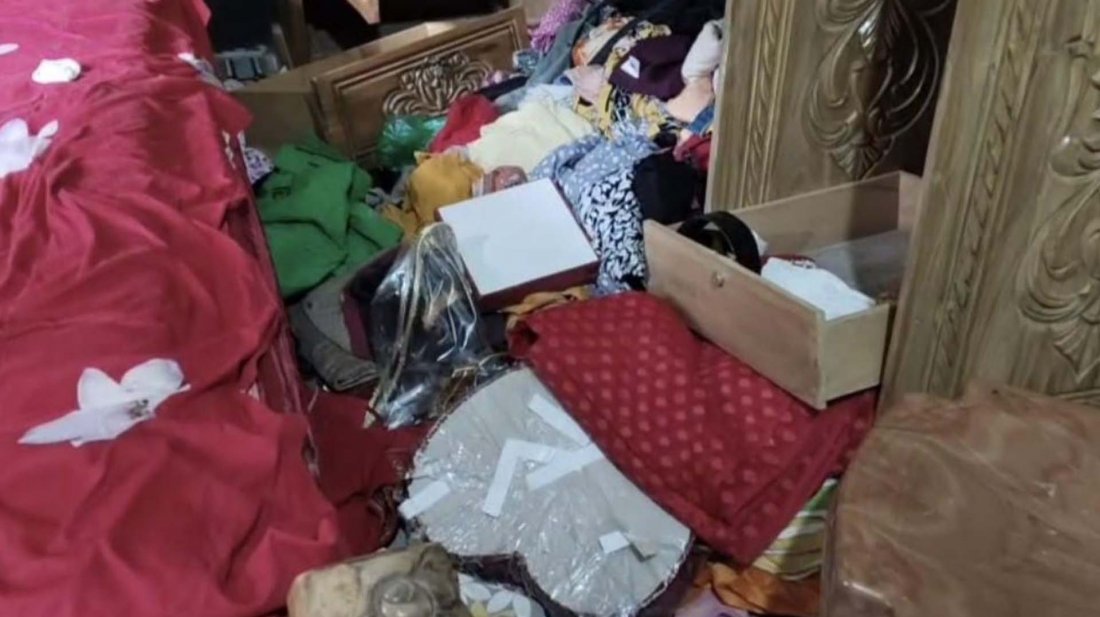 দরজা খোলা রেখে খাবার খাচ্ছিলেন বাড়ির মালিক, ঘরে ঢুকে টাকা-স্বর্ণালঙ্কার লুট